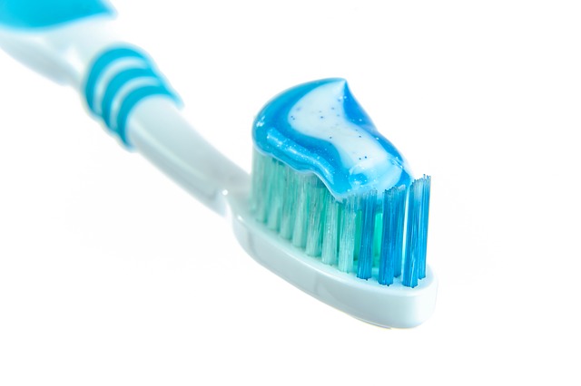 toothpaste-1786388_640